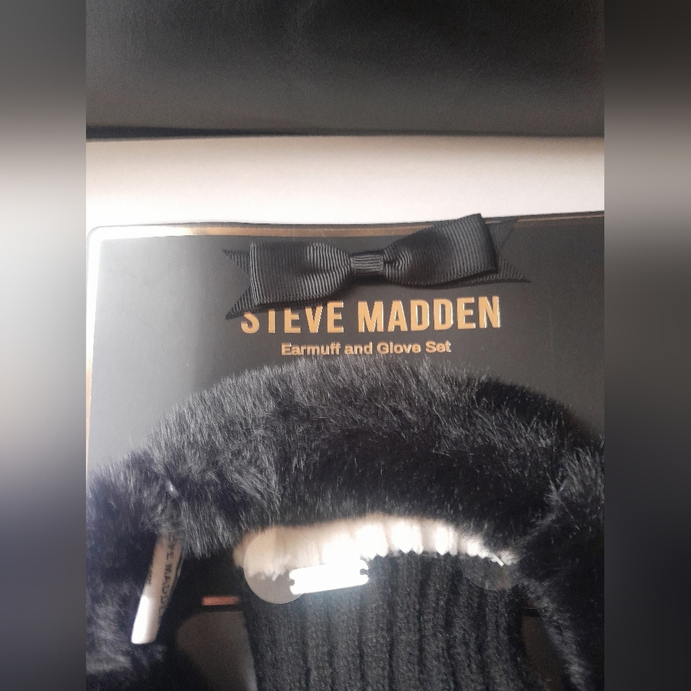 New Steve Madden Plush Black Earmuff & Glove Set NWT - Picture 8 of 8